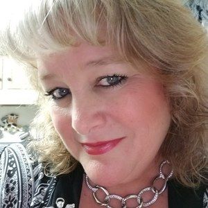 Meet your Posher, Debbie